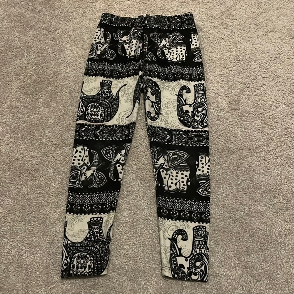5/$20 Black and Grey Elephant Leggings 4T
